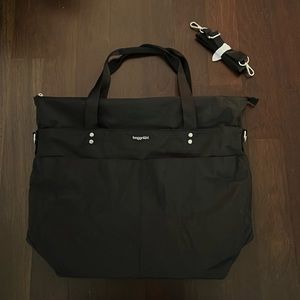 NWOT Baggallini Large Carryall Tote in Black